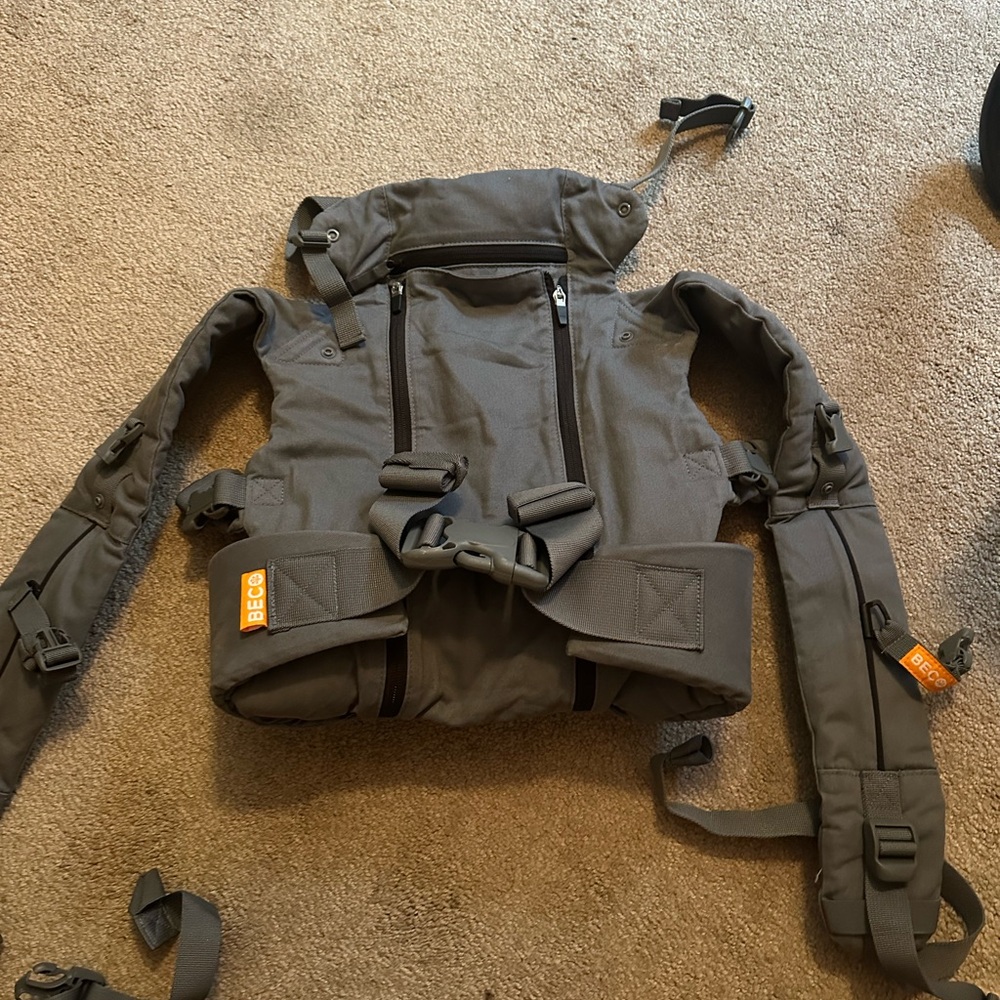 Beco 8 Carrier Cool Dark Gray